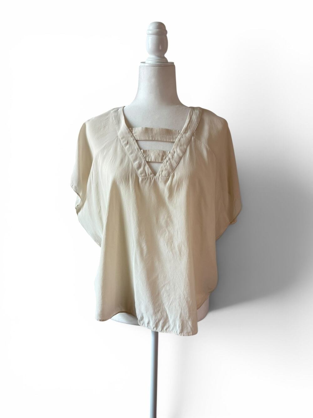 Parker Silk Top Sz XS Cream V-Neck Ladder Cutout Cap Sleeve Blouse
